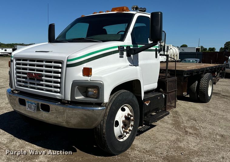 image for item DV5758 2005 GMC C7500 flatbed truck