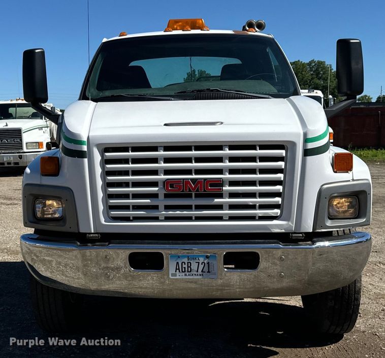 image for item DV5758 2005 GMC C7500 flatbed truck