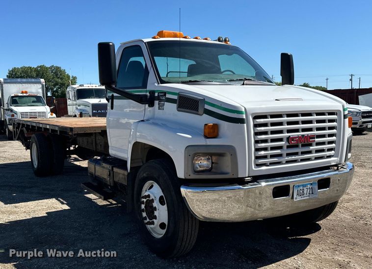image for item DV5758 2005 GMC C7500 flatbed truck