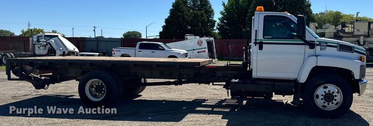 image for item DV5758 2005 GMC C7500 flatbed truck