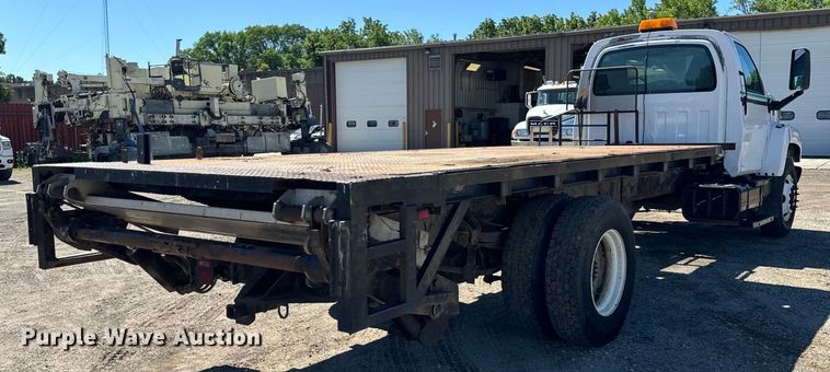 image for item DV5758 2005 GMC C7500 flatbed truck
