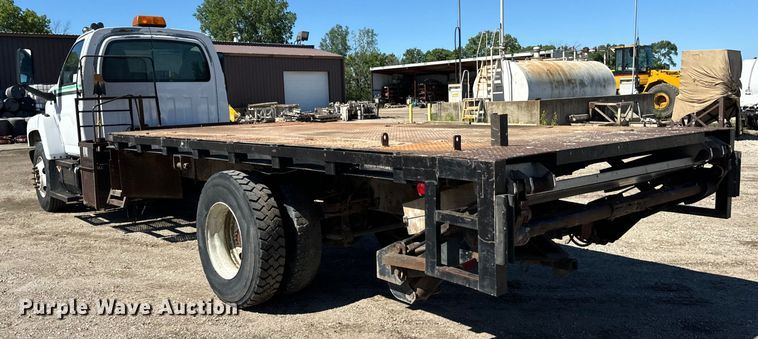 image for item DV5758 2005 GMC C7500 flatbed truck