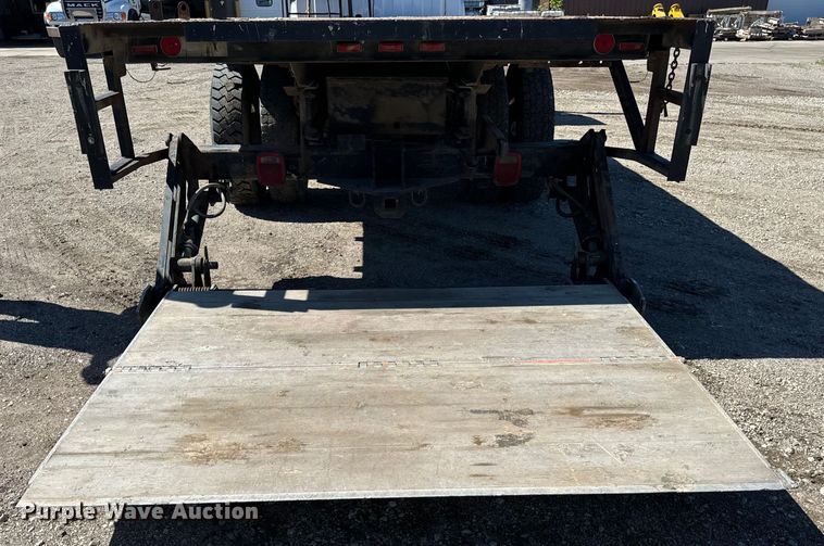 image for item DV5758 2005 GMC C7500 flatbed truck