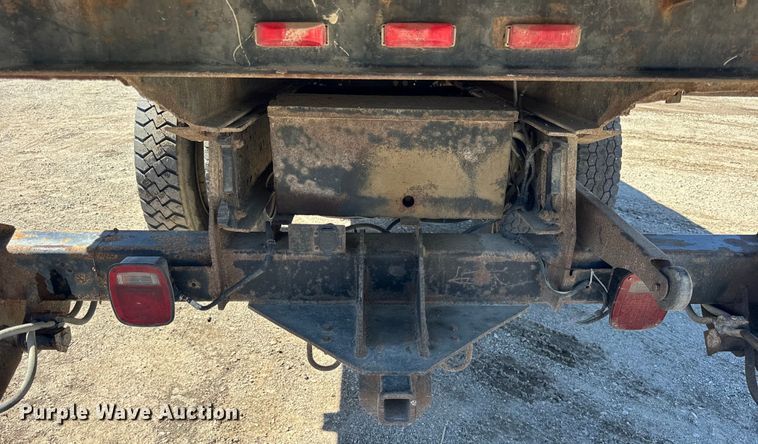 image for item DV5758 2005 GMC C7500 flatbed truck