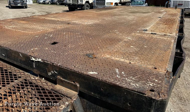 image for item DV5758 2005 GMC C7500 flatbed truck