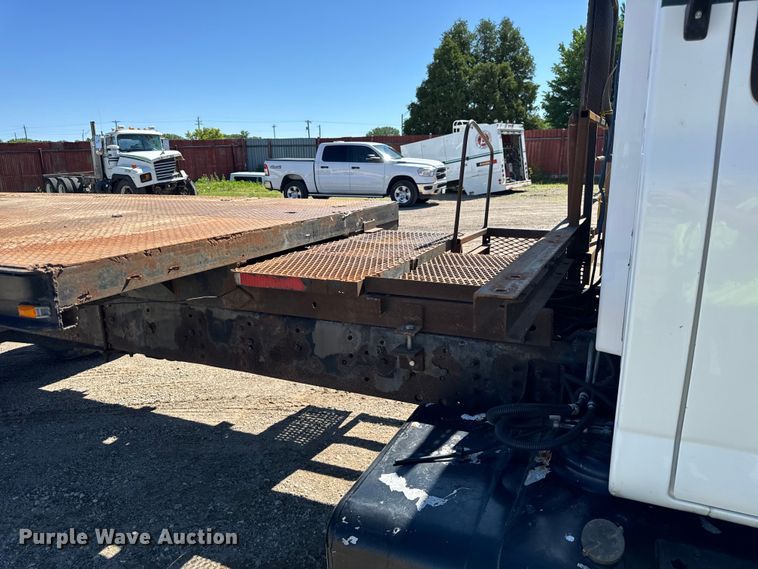 image for item DV5758 2005 GMC C7500 flatbed truck