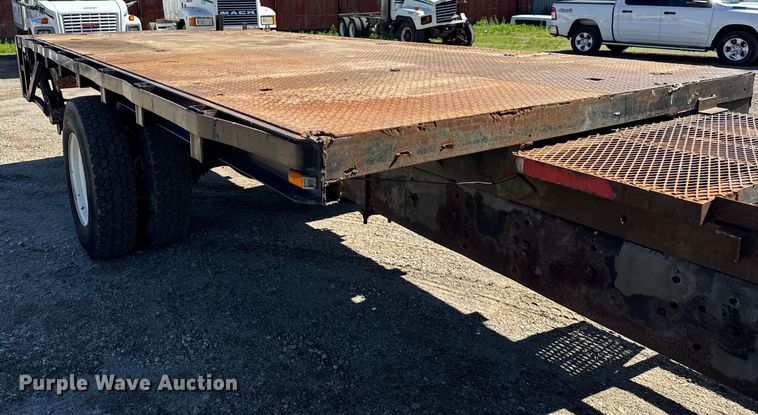 image for item DV5758 2005 GMC C7500 flatbed truck