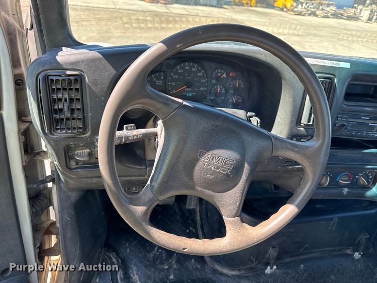 image for item DV5758 2005 GMC C7500 flatbed truck