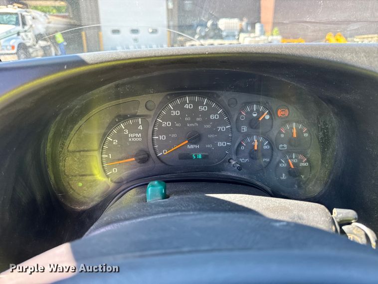 image for item DV5758 2005 GMC C7500 flatbed truck