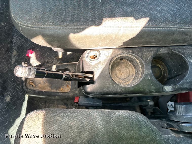 image for item DV5758 2005 GMC C7500 flatbed truck