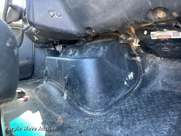 image for item DV5758 2005 GMC C7500 flatbed truck