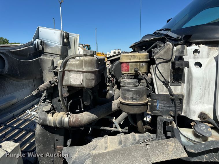 image for item DV5758 2005 GMC C7500 flatbed truck