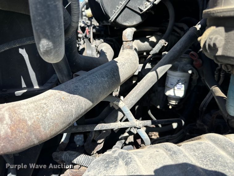 image for item DV5758 2005 GMC C7500 flatbed truck