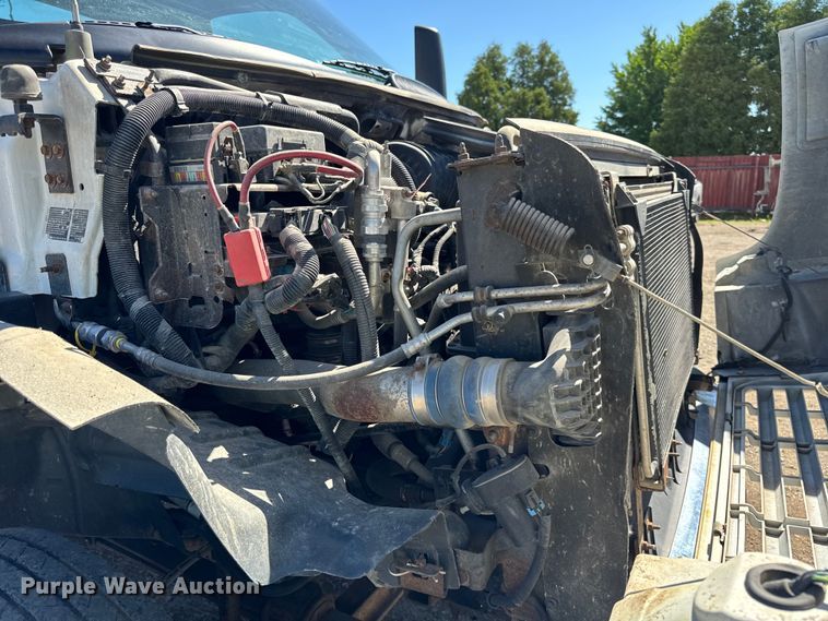 image for item DV5758 2005 GMC C7500 flatbed truck