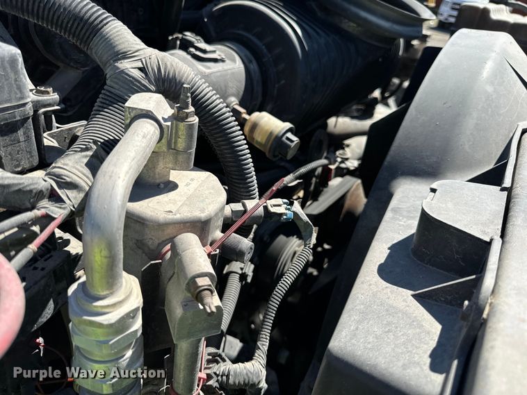 image for item DV5758 2005 GMC C7500 flatbed truck