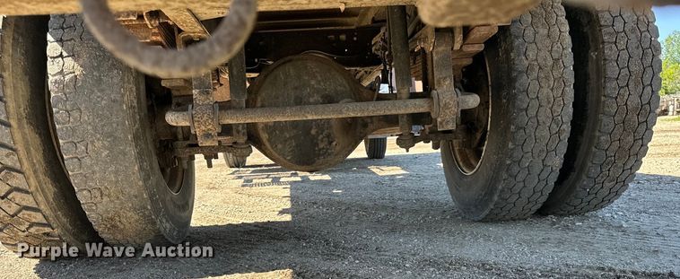 image for item DV5758 2005 GMC C7500 flatbed truck