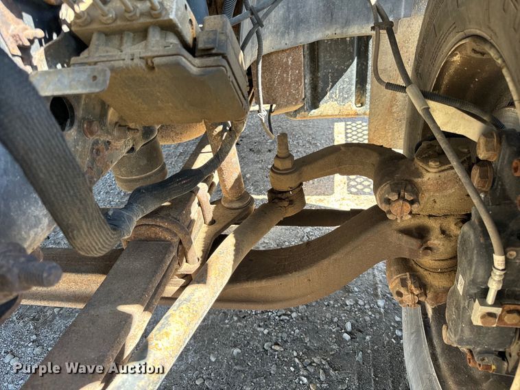 image for item DV5758 2005 GMC C7500 flatbed truck