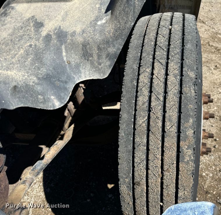 image for item DV5758 2005 GMC C7500 flatbed truck