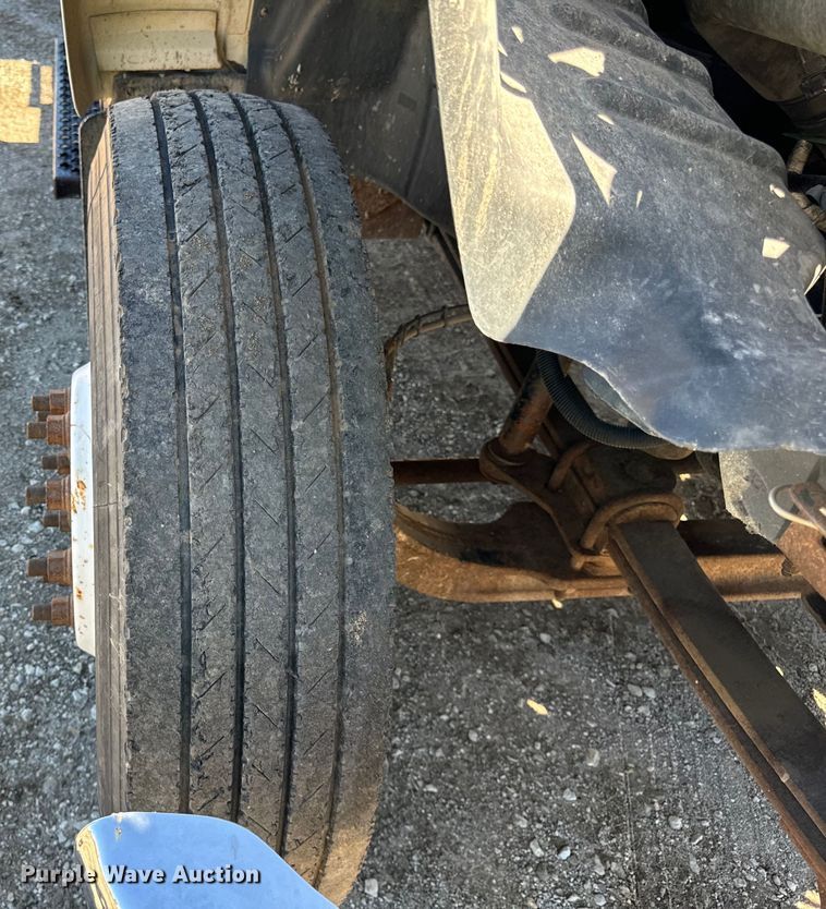 image for item DV5758 2005 GMC C7500 flatbed truck