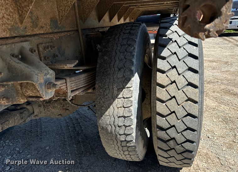 image for item DV5758 2005 GMC C7500 flatbed truck