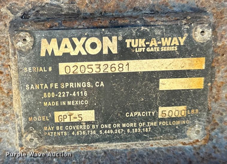 image for item DV5758 2005 GMC C7500 flatbed truck