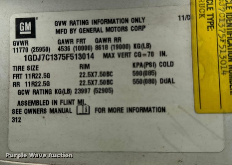 image for item DV5758 2005 GMC C7500 flatbed truck