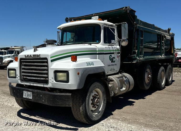 image for item DV5760 1999 Mack  RD690S dump truck