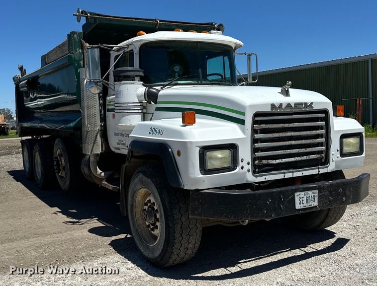 image for item DV5760 1999 Mack  RD690S dump truck