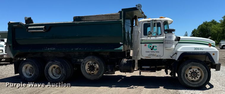 image for item DV5760 1999 Mack  RD690S dump truck