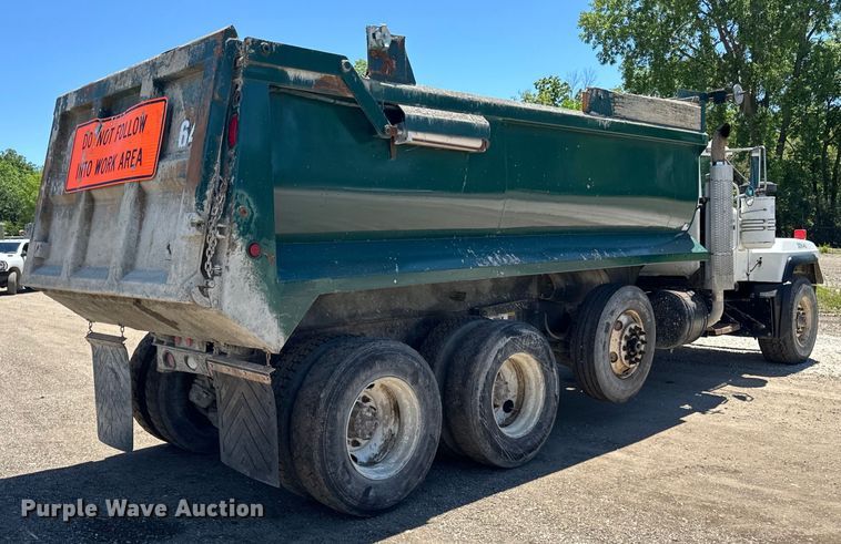 image for item DV5760 1999 Mack  RD690S dump truck
