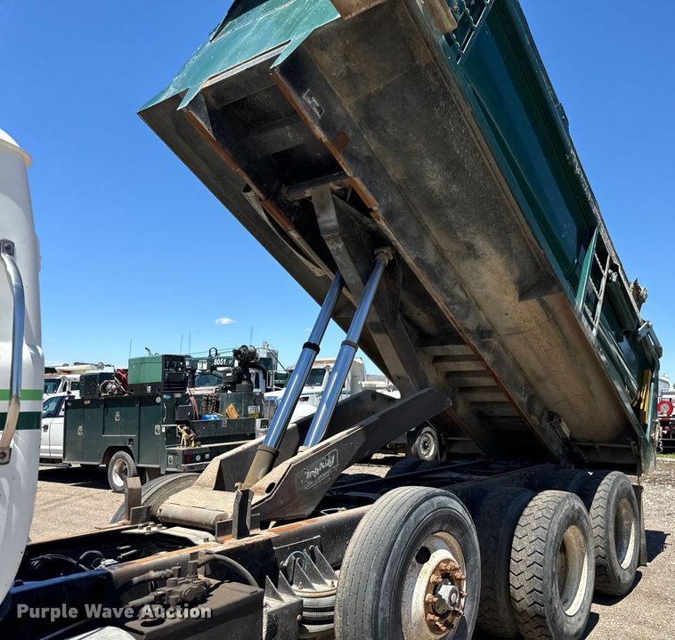 image for item DV5760 1999 Mack  RD690S dump truck