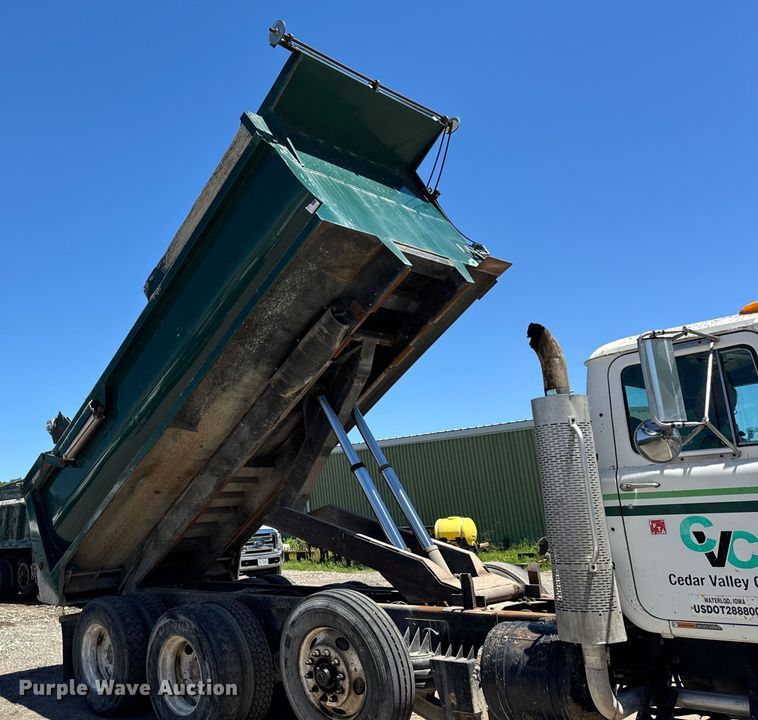 image for item DV5760 1999 Mack  RD690S dump truck