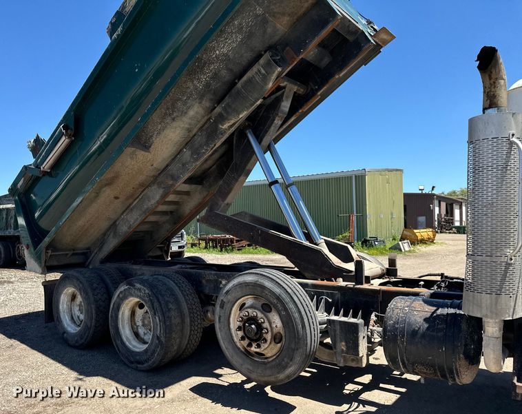 image for item DV5760 1999 Mack  RD690S dump truck
