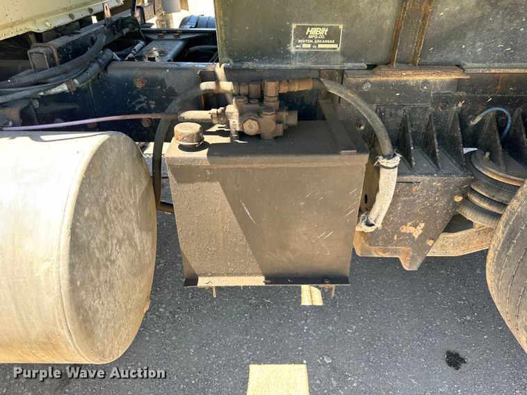 image for item DV5760 1999 Mack  RD690S dump truck