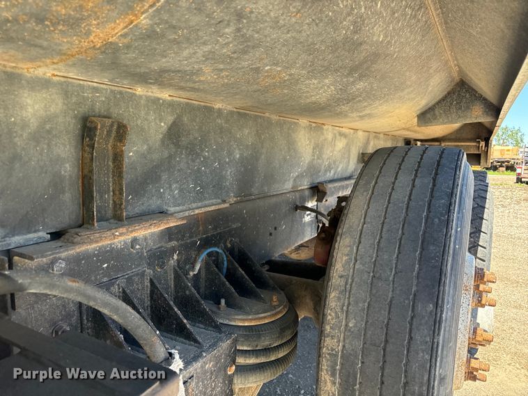 image for item DV5760 1999 Mack  RD690S dump truck