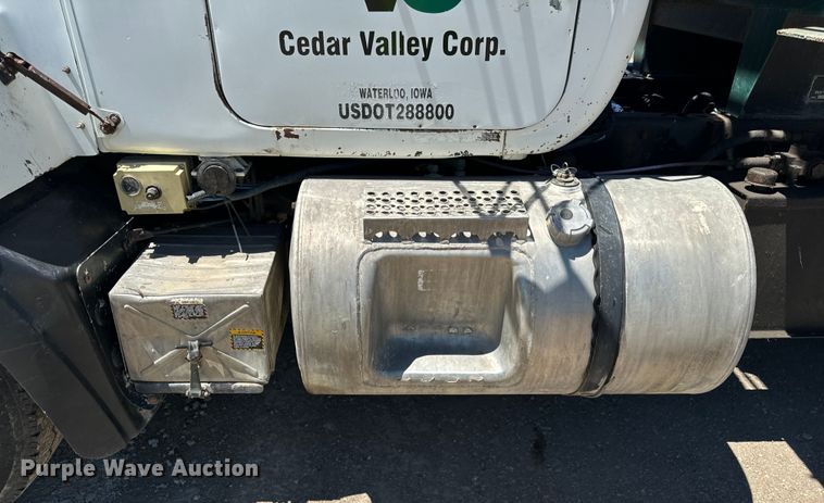 image for item DV5760 1999 Mack  RD690S dump truck