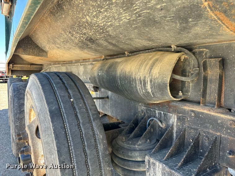 image for item DV5760 1999 Mack  RD690S dump truck