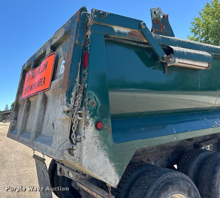 image for item DV5760 1999 Mack  RD690S dump truck