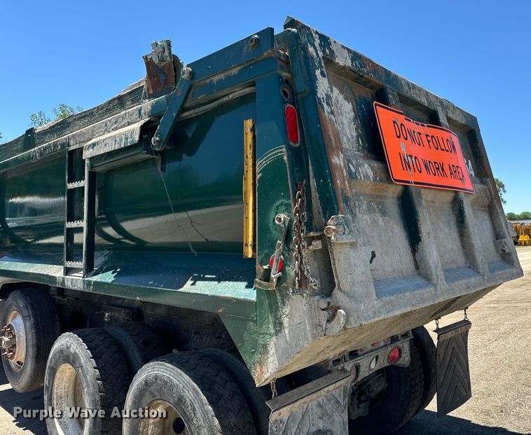 image for item DV5760 1999 Mack  RD690S dump truck