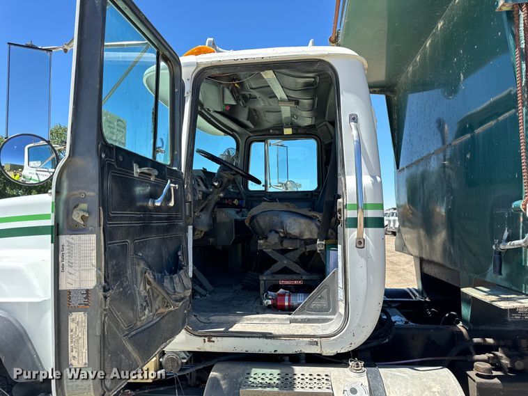 image for item DV5760 1999 Mack  RD690S dump truck