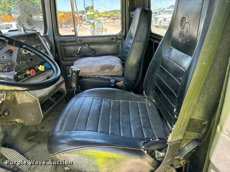 image for item DV5760 1999 Mack  RD690S dump truck