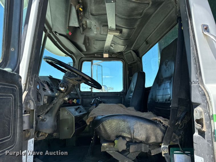 image for item DV5760 1999 Mack  RD690S dump truck