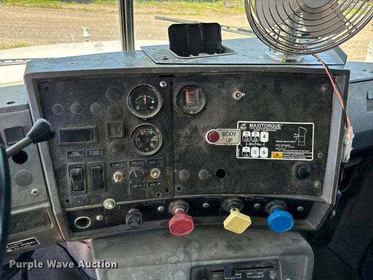 image for item DV5760 1999 Mack  RD690S dump truck