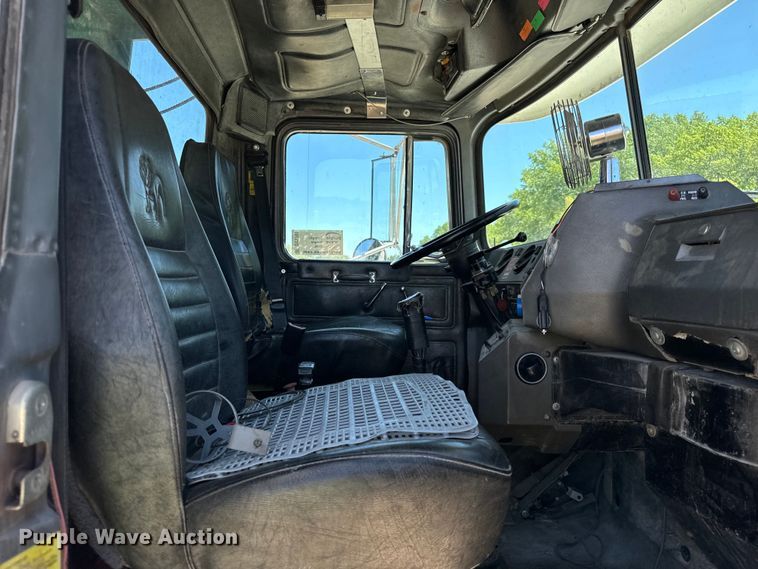 image for item DV5760 1999 Mack  RD690S dump truck