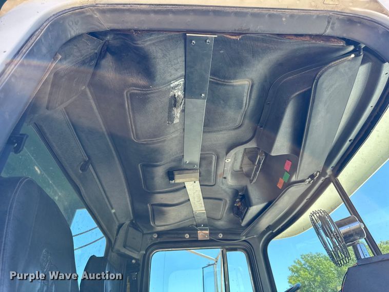 image for item DV5760 1999 Mack  RD690S dump truck