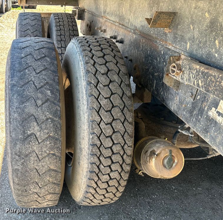 image for item DV5760 1999 Mack  RD690S dump truck