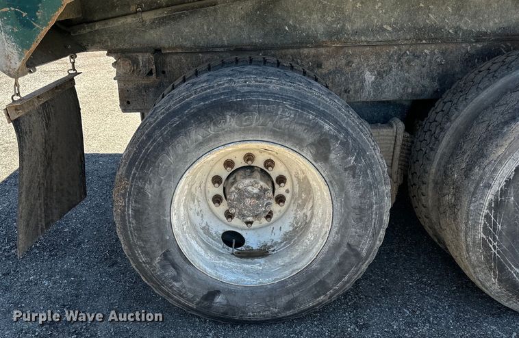 image for item DV5760 1999 Mack  RD690S dump truck