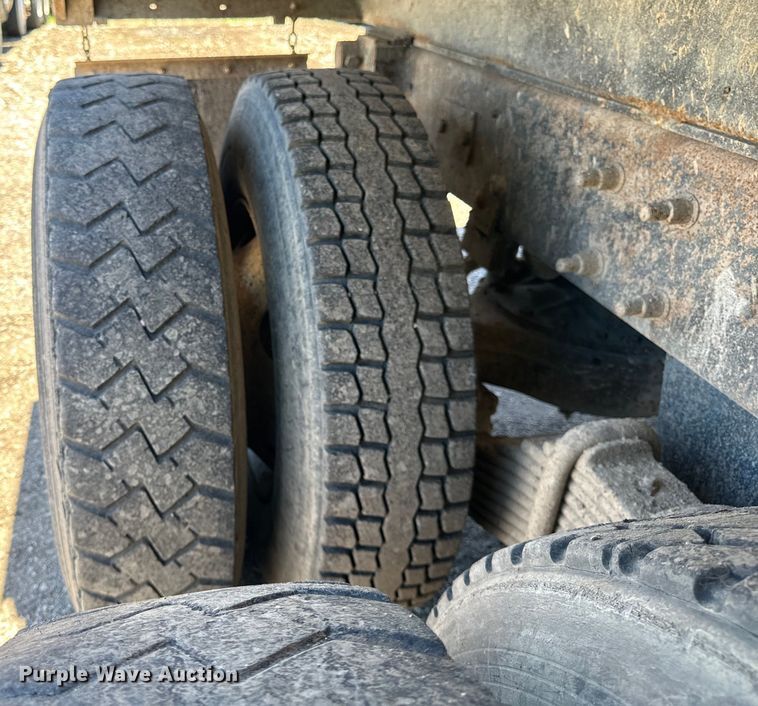 image for item DV5760 1999 Mack  RD690S dump truck