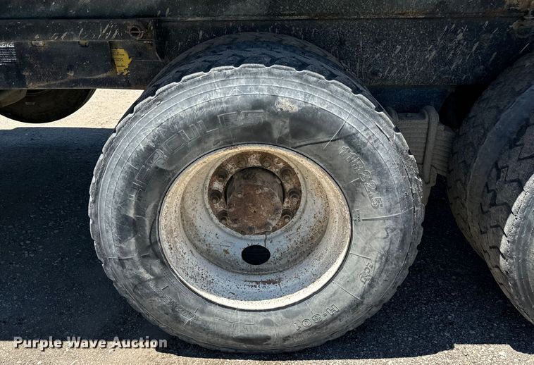 image for item DV5760 1999 Mack  RD690S dump truck