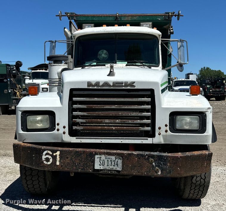 image for item DV5761 1998 Mack  RD690S dump truck